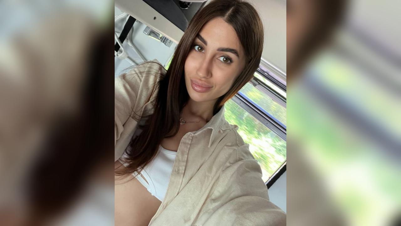 Webcam chat profile for 1Alisa: Ask about my Hobbies