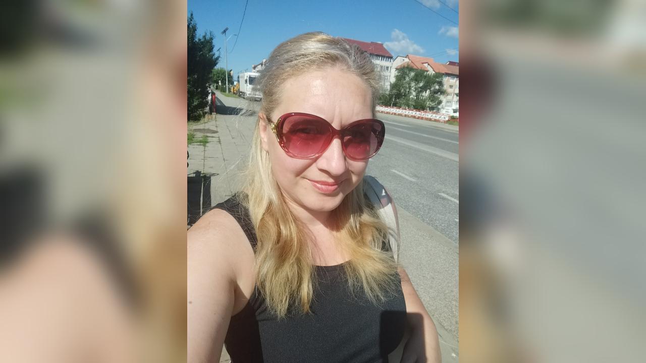 Webcam chat profile for BlondeAmalia: Legs, feet & shoes