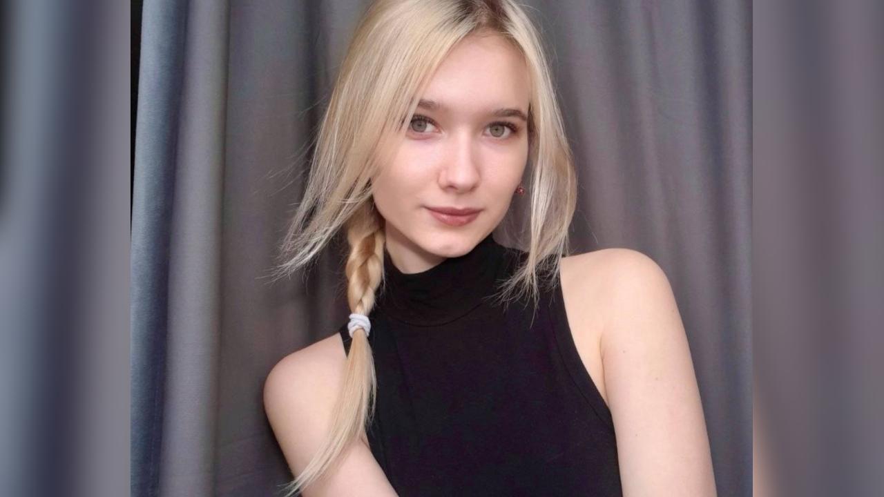 Webcam chat profile for KarolinaRay: Legs, feet & shoes