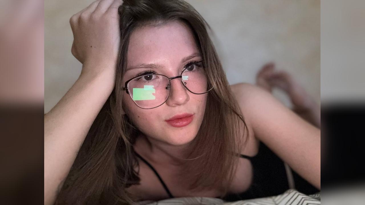 Webcam chat profile for EnchantingSiren: Ask about my Hobbies