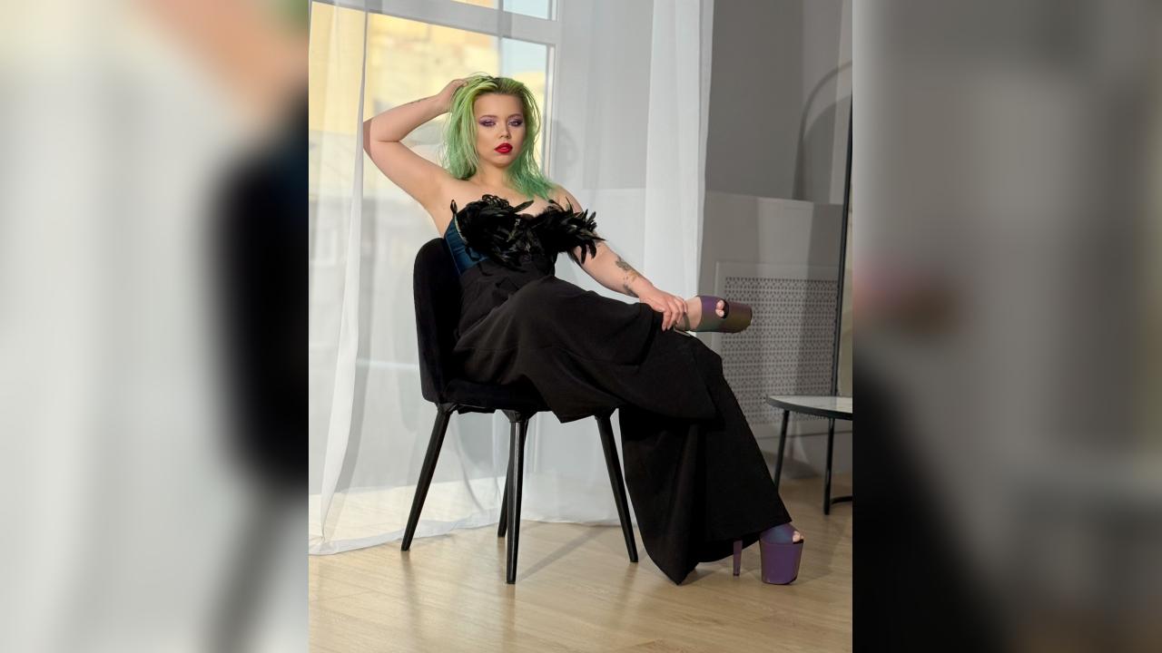 Webcam chat profile for FunnyVibe: Legs, feet & shoes