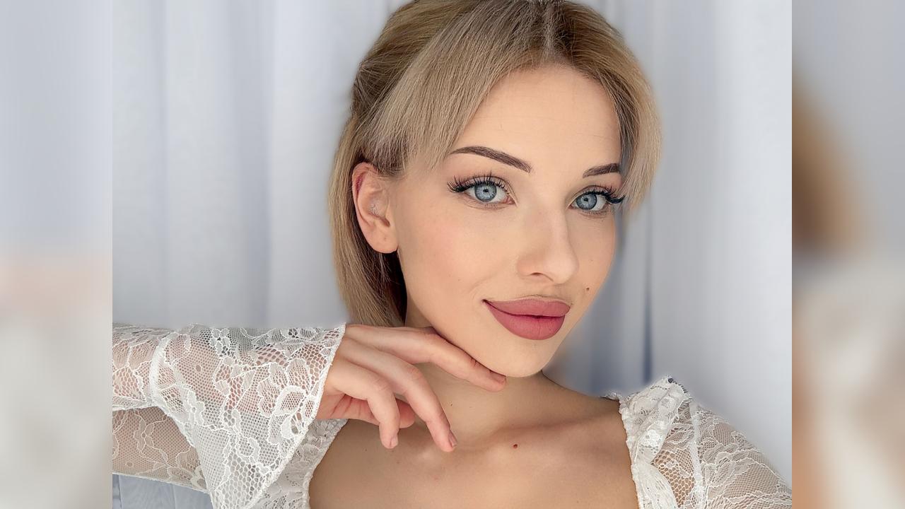Webcam chat profile for Rinae: Cooking