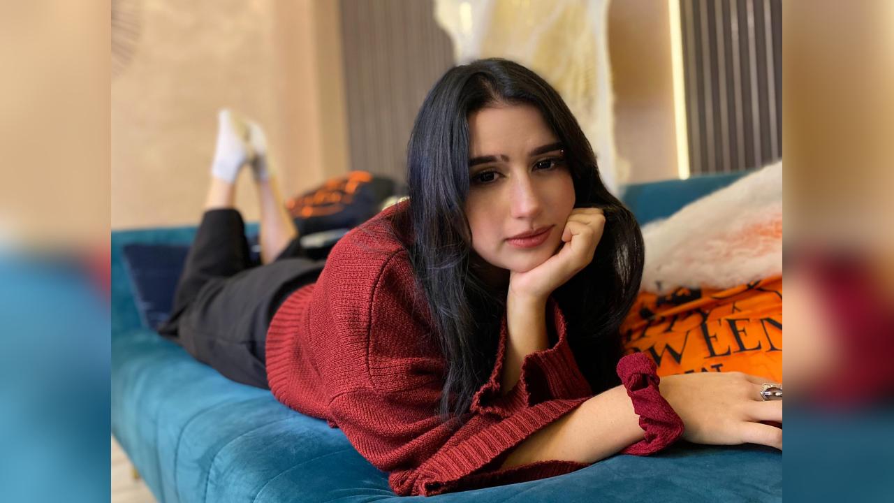 Webcam chat profile for TrishaF73: Legs, feet & shoes