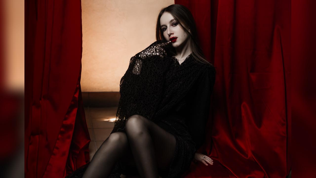 Webcam chat profile for AlyceSweet: Legs, feet & shoes