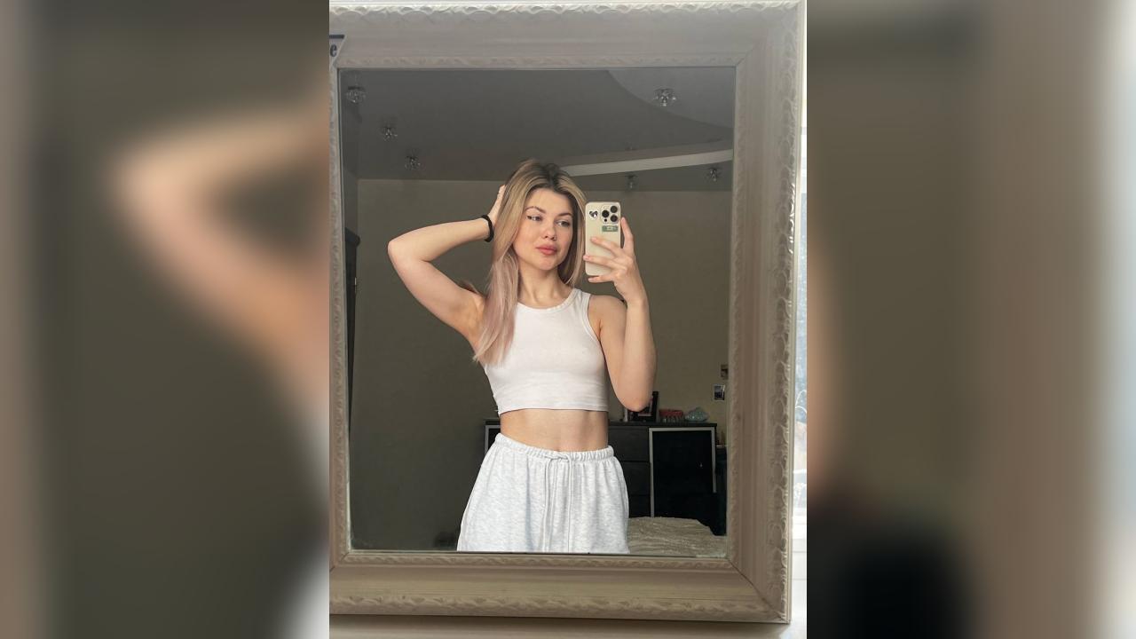 Webcam chat profile for RebelHeart: Legs, feet & shoes