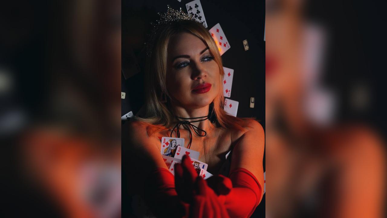 Webcam chat profile for ElanoraGrace: Exercise