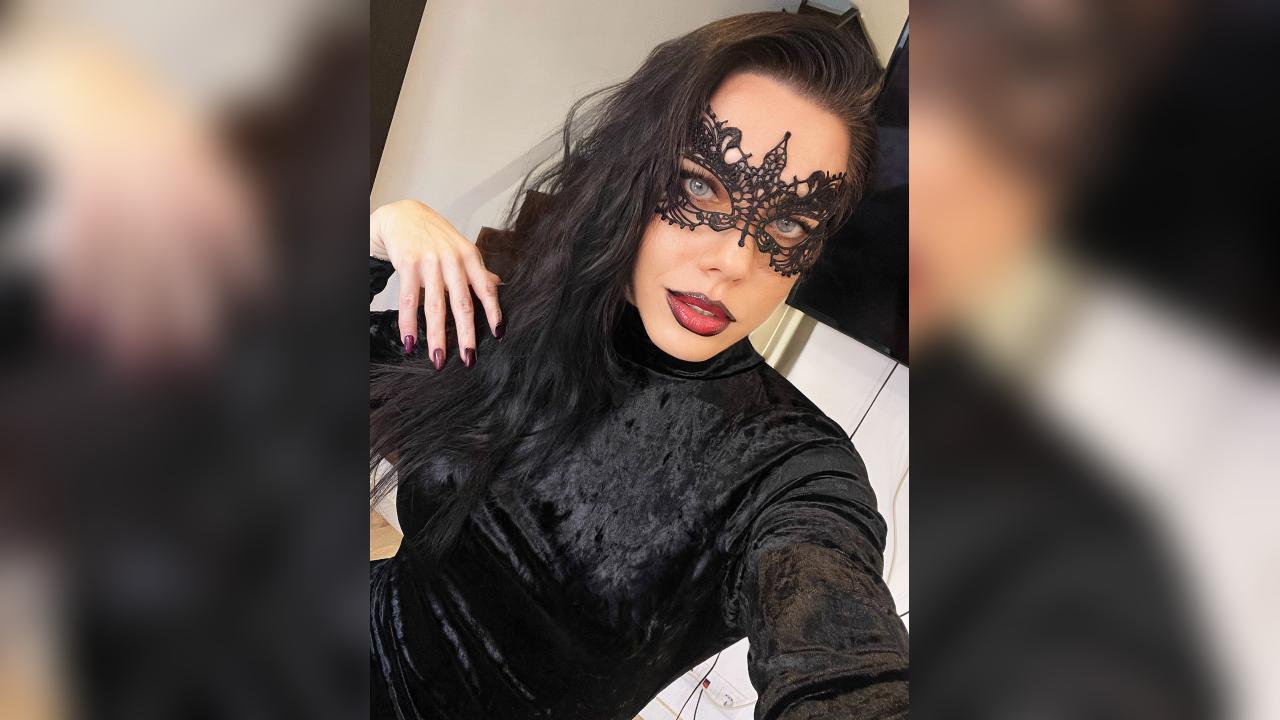 Webcam chat profile for KrissssCharming: Dominatrix