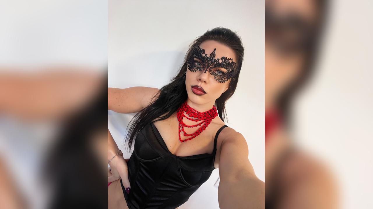 Webcam chat profile for FierceDesire: Dominatrix