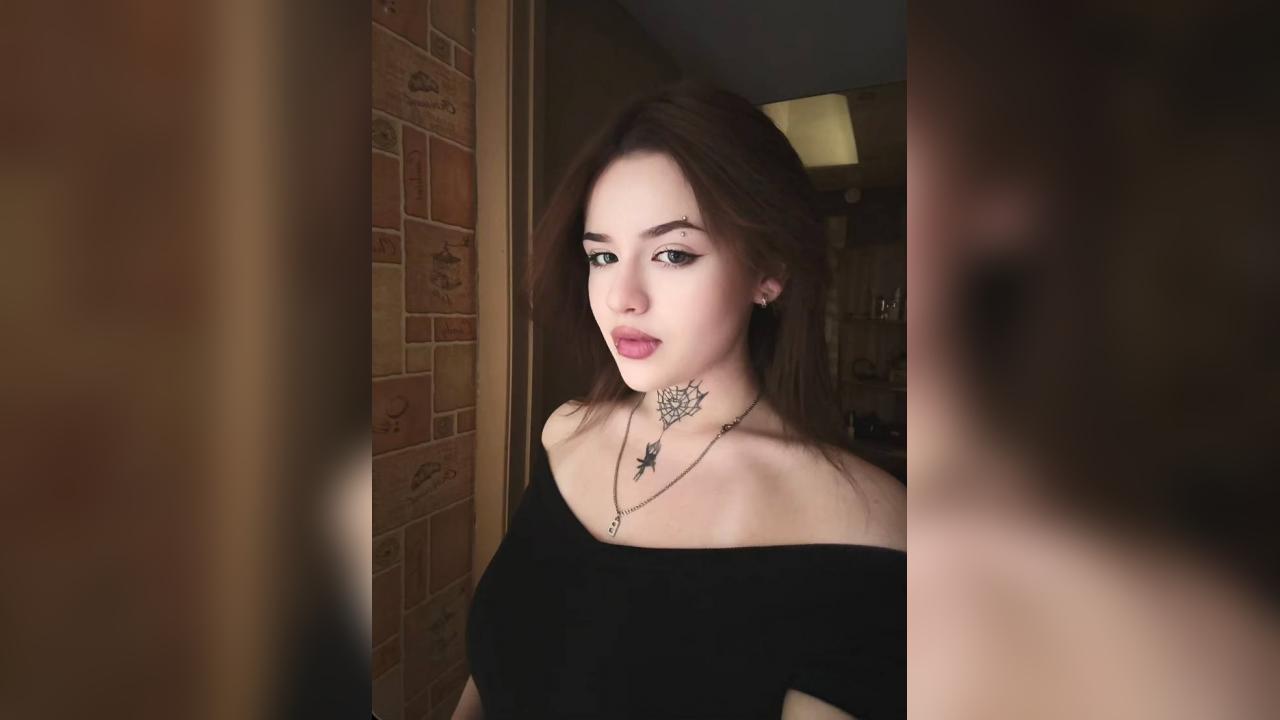 Webcam chat profile for Eliseya: Outfits