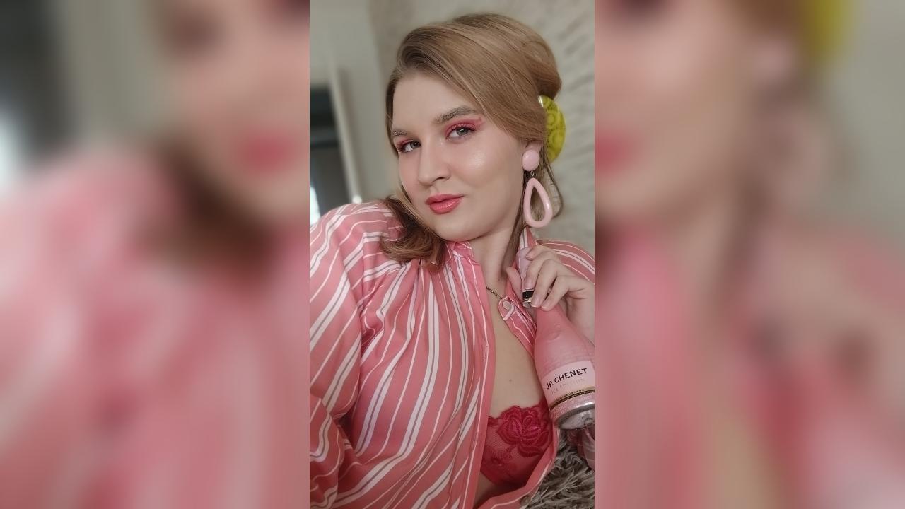 Webcam chat profile for Virginia: Outfits