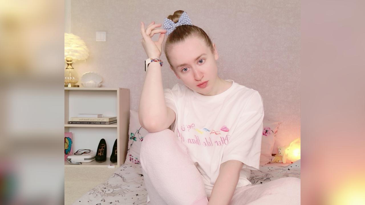 Webcam chat profile for MagicalKate: Kissing