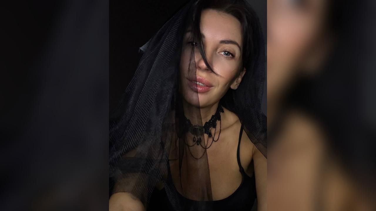 Webcam chat profile for MollyPop: Ask about my other interests