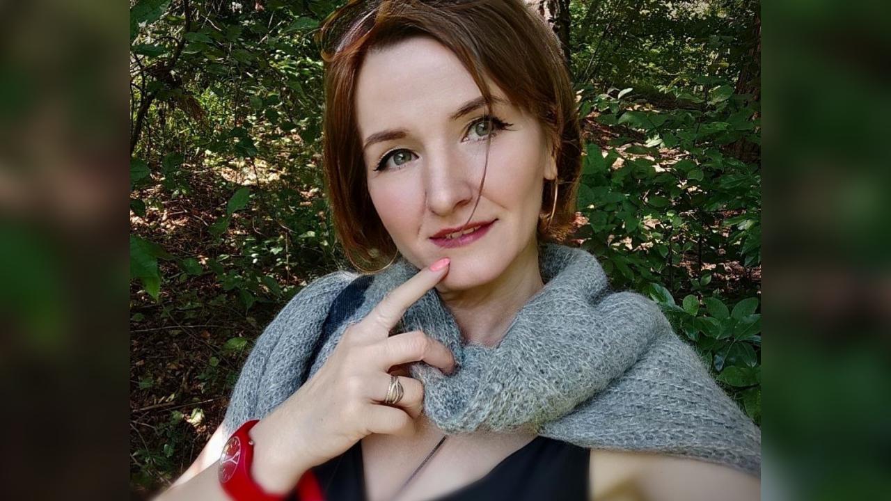 Webcam chat profile for Elizabeth1V: Smoking