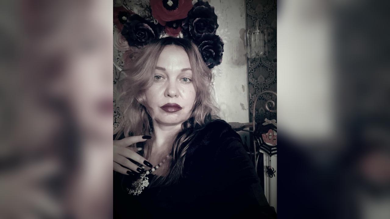 Webcam chat profile for PerlaAmber: Nails