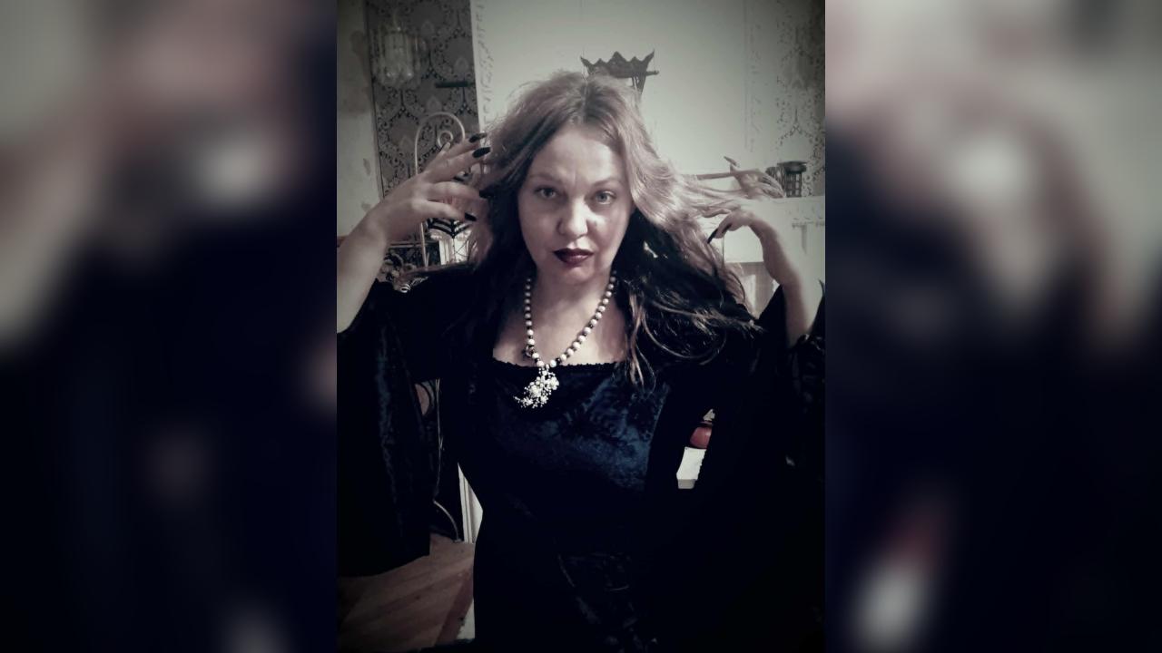 Webcam chat profile for PerlaAmber: Nails