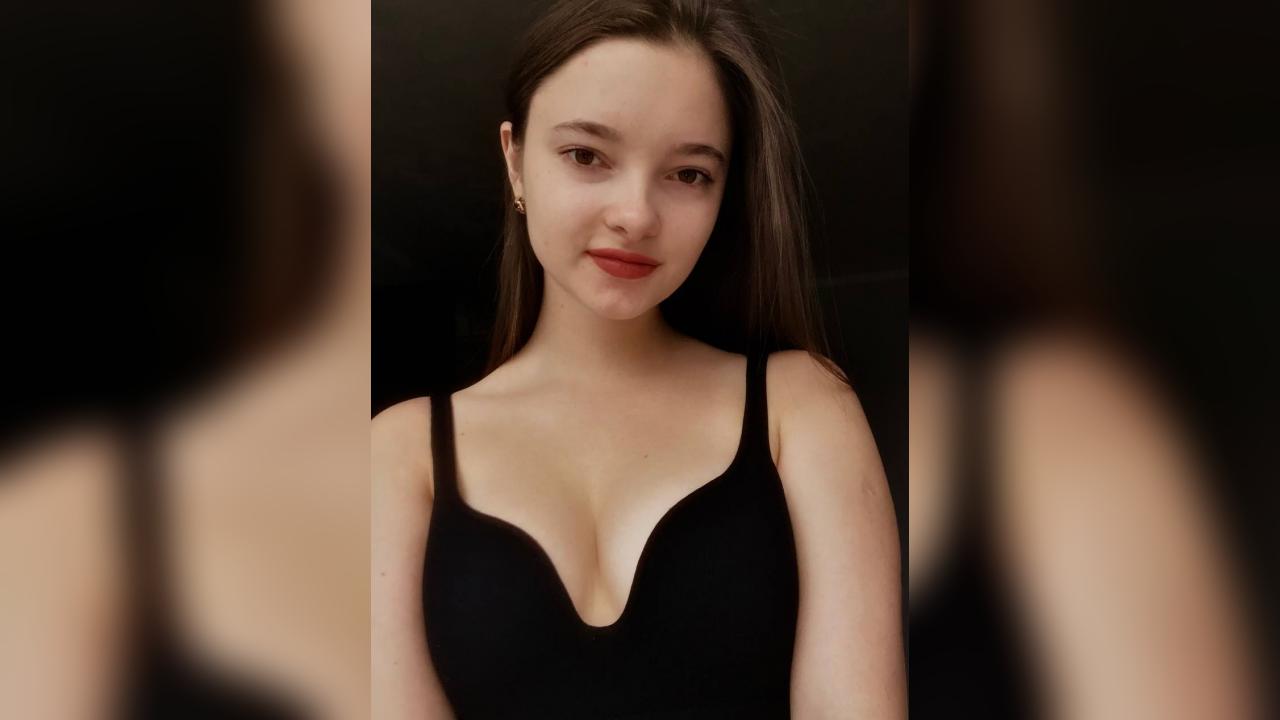 Webcam chat profile for NinaVibes: Ask about my Hobbies