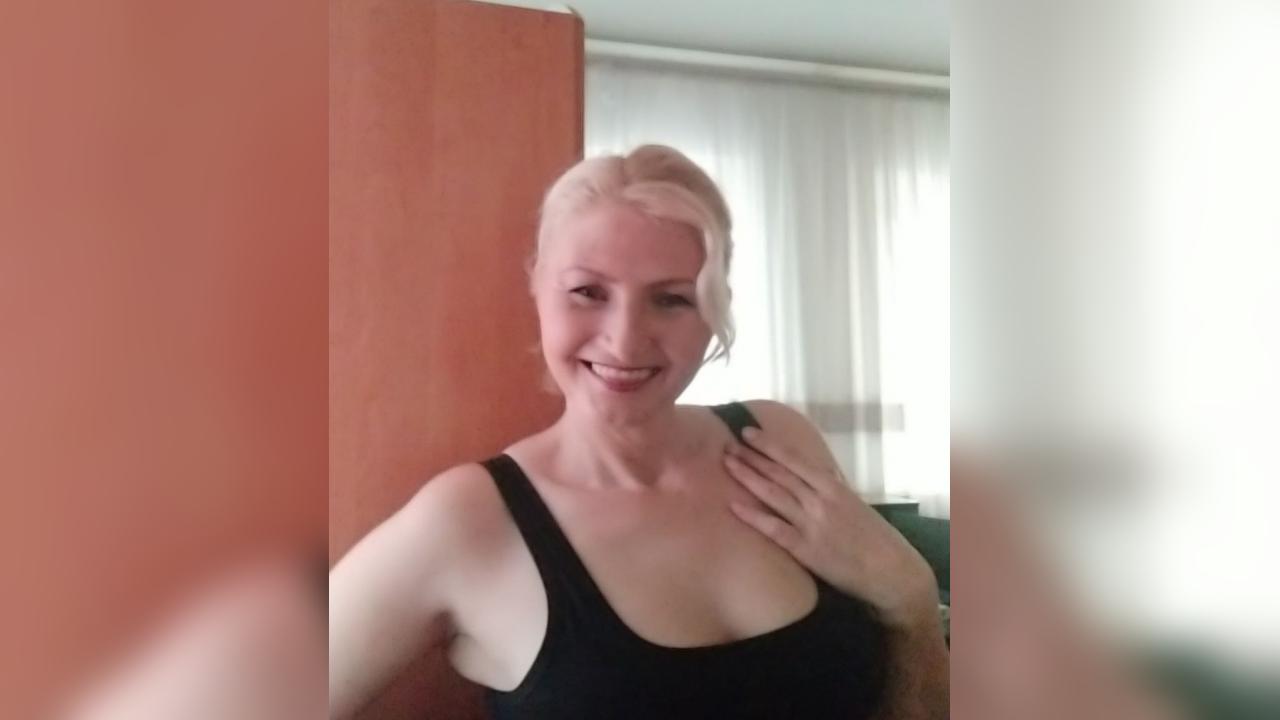 Webcam chat profile for TiaRoss: Ask about my other interests