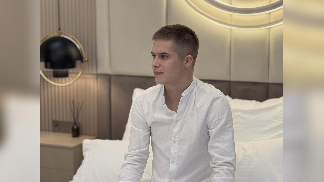 Webcam chat profile for PiterW53: Legs, feet & shoes