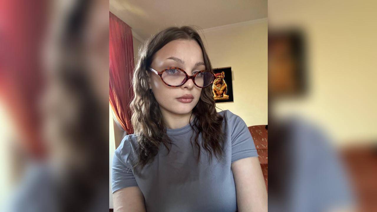 Webcam chat profile for MirraKitty: Outfits