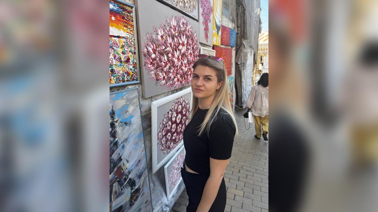 Webcam chat profile for CrystalBlush: Cooking