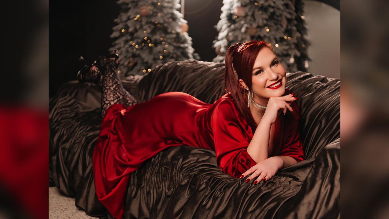 Webcam chat profile for ClaireM52: Legs, feet & shoes