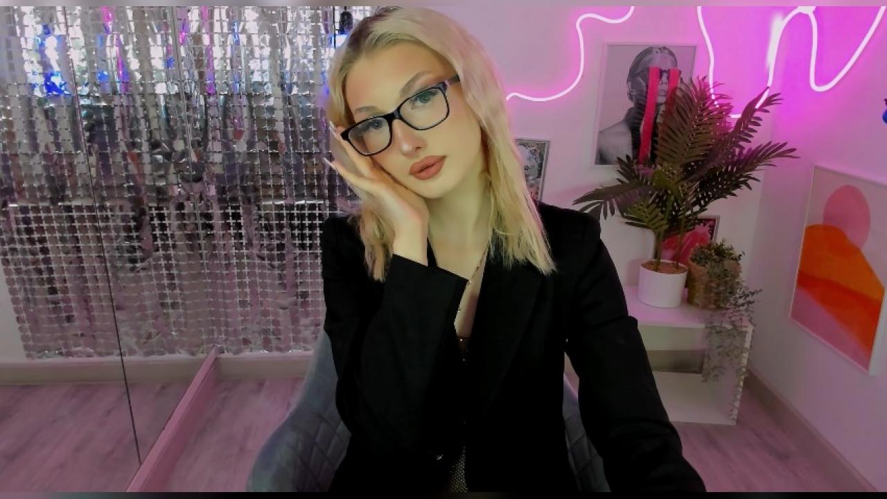 Webcam chat profile for AnoraQueen: Legs, feet & shoes