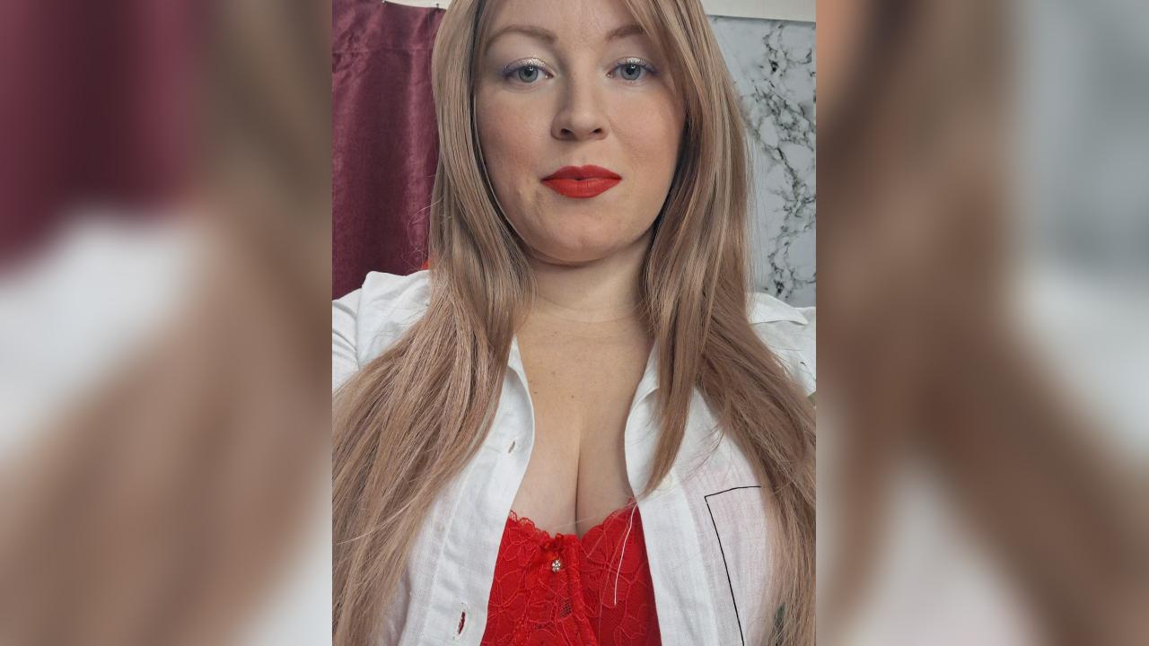 Webcam chat profile for sweetcandymmm: Nipple play