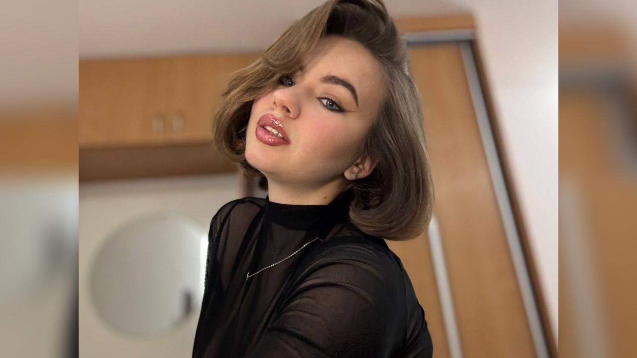 Webcam chat profile for VelvetLure: Outfits