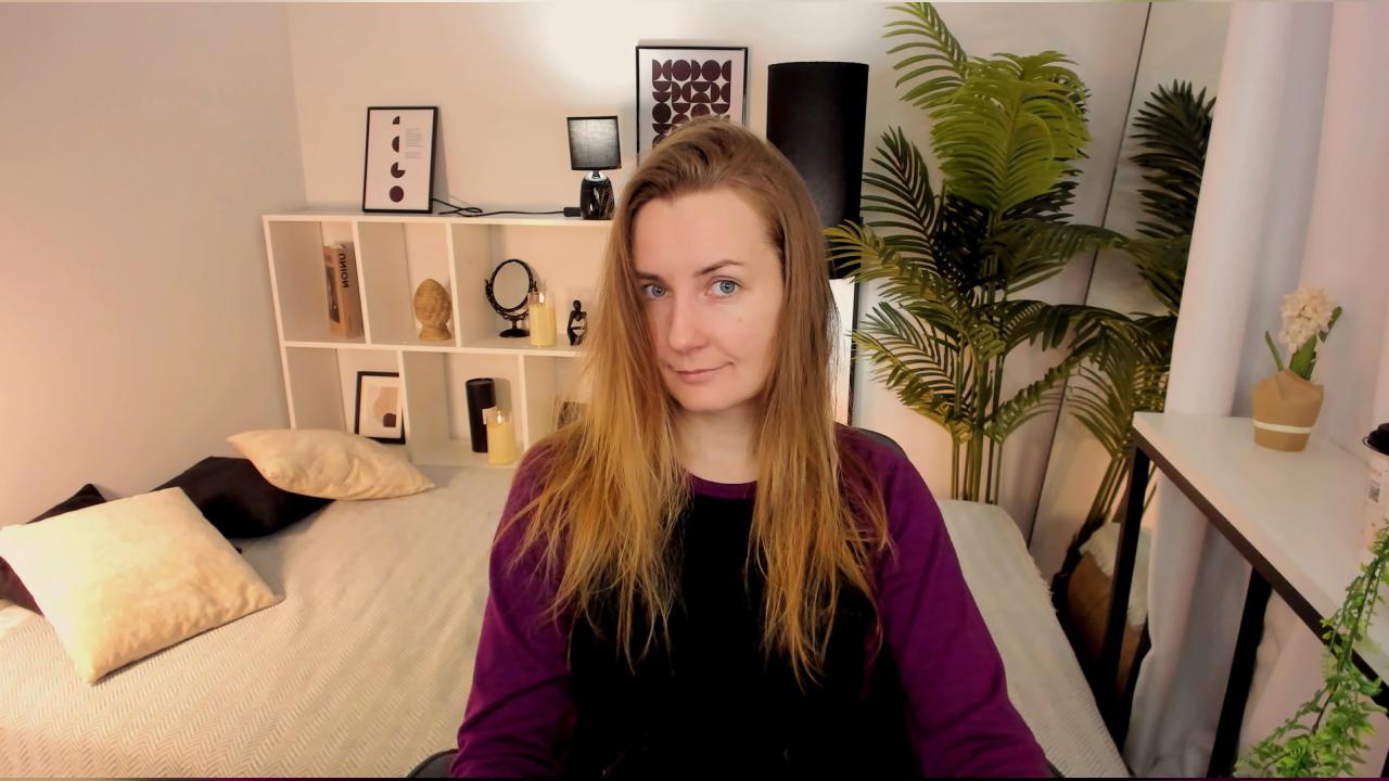 Webcam chat profile for MeggySun: Legs, feet & shoes