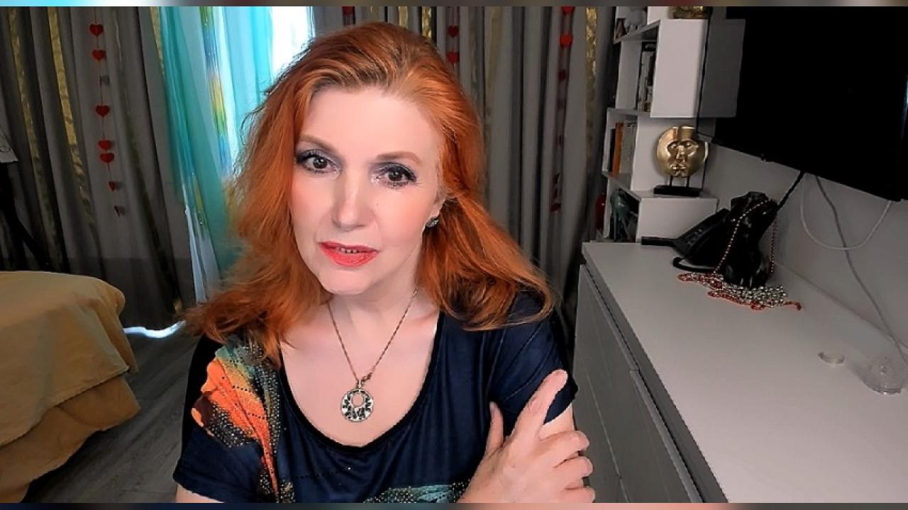 Webcam chat profile for AlmazFireFoxOne: Kissing