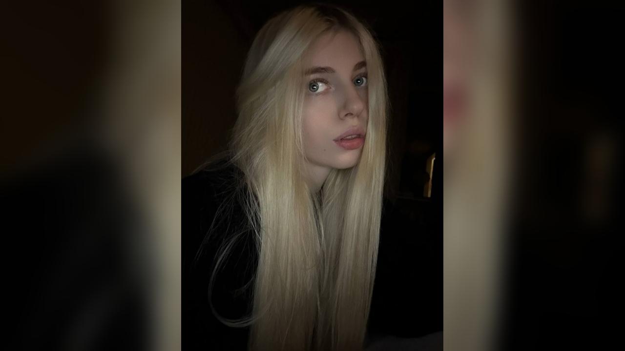 Webcam chat profile for Elunor: Ask about my Hobbies