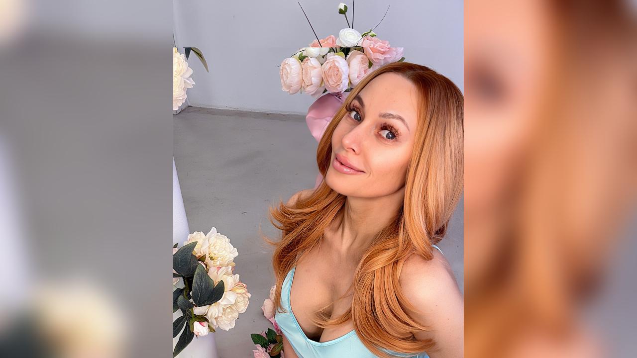 Webcam chat profile for LoveCall: Kissing