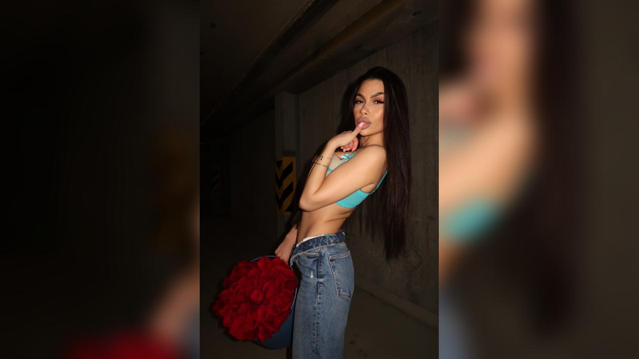 Webcam chat profile for SweetLolaXX: Latex & rubber