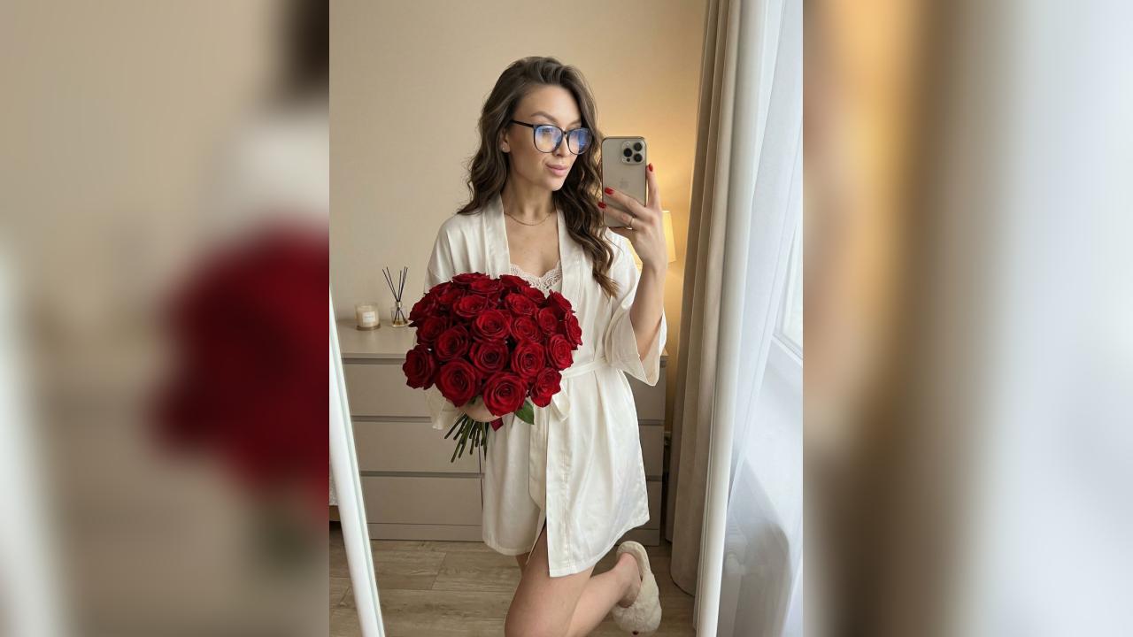 Webcam chat profile for BonnieFanny: Legs, feet & shoes