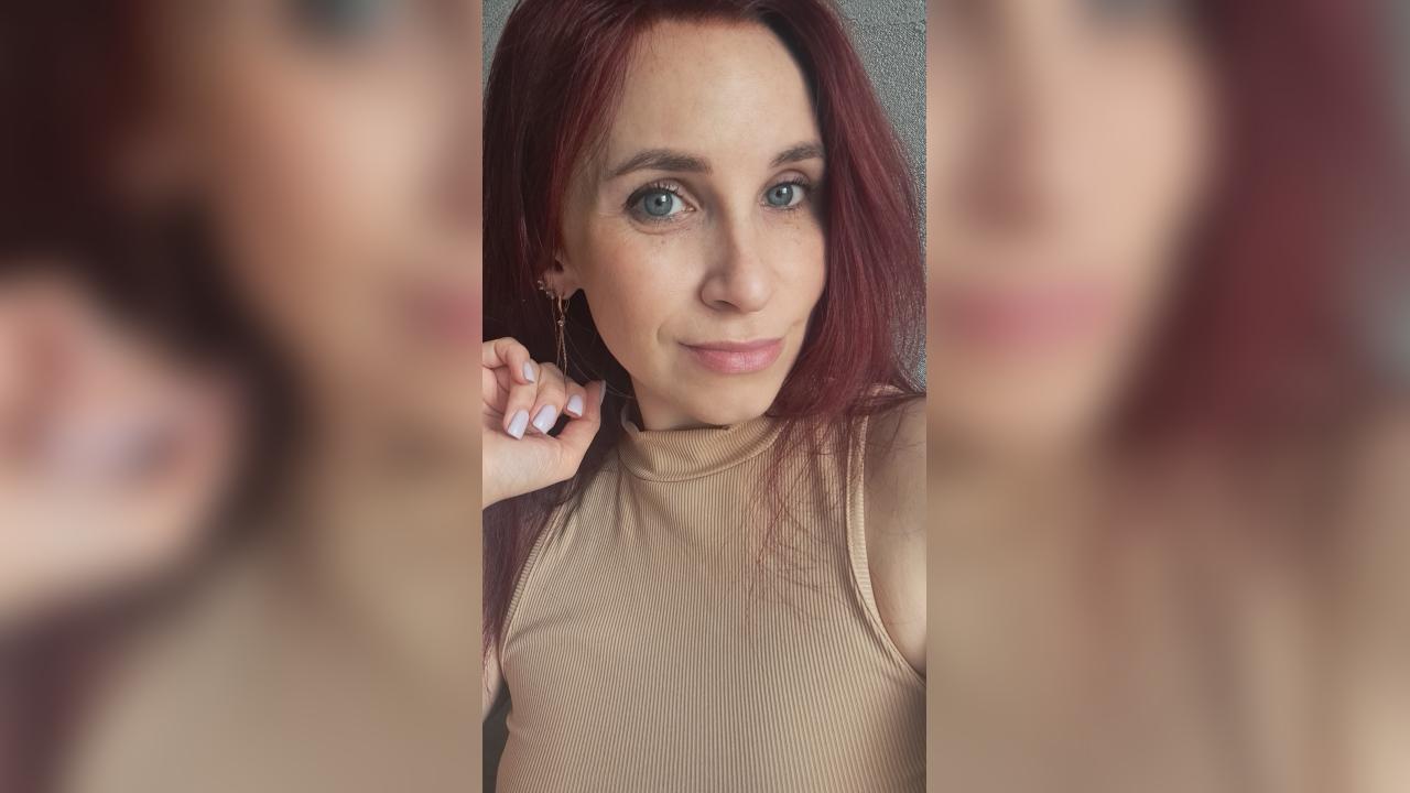 Webcam chat profile for DarkOrchid: Kissing