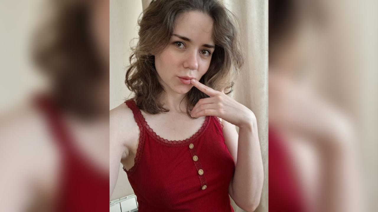 Webcam chat profile for SunnyTeaze: Kissing