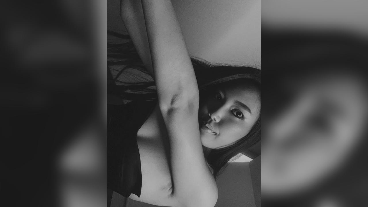 Webcam chat profile for aikotenchi: Legs, feet & shoes