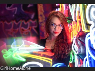 Image of cam model GirlHomeAlone from CamContacts