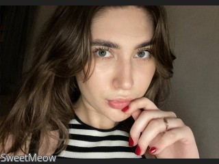 Image of cam model SweetMeow from CamContacts