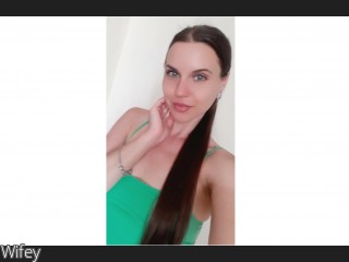 Image of cam model Wifey from CamContacts
