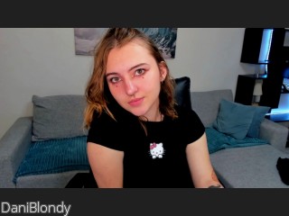 Image of cam model DaniBlondy from CamContacts
