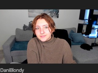 Image of cam model DaniBlondy from CamContacts