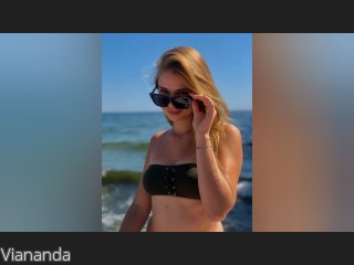 Image of cam model Viananda from CamContacts