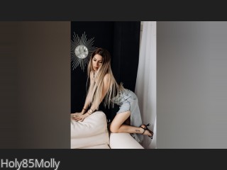 Image of cam model Holy85Molly from CamContacts
