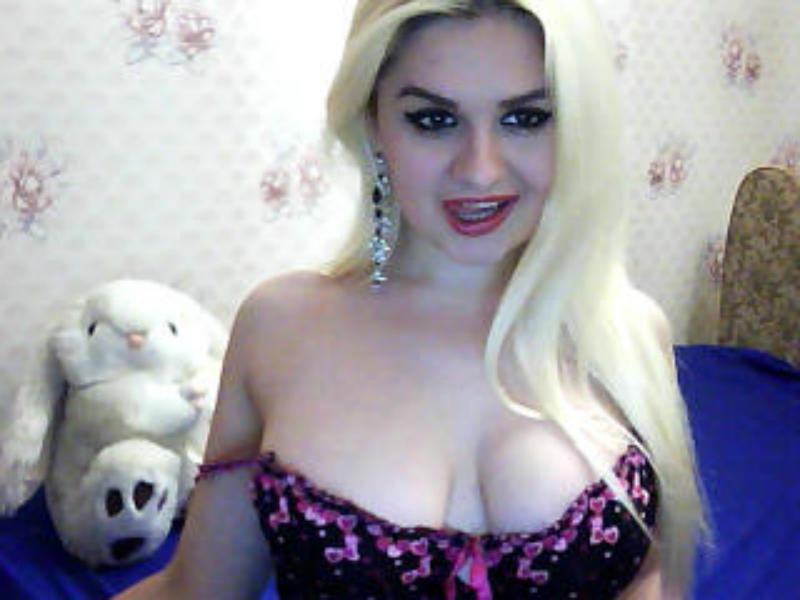 Webcam chat profile for Niyara: Dancing