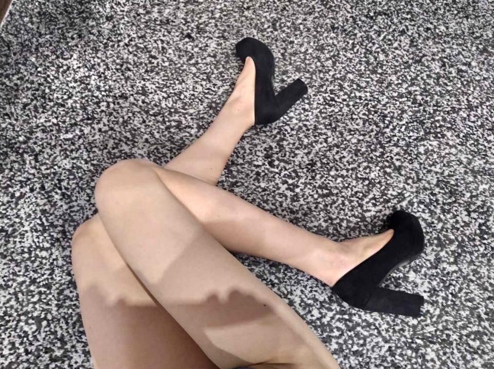 Webcam chat profile for Sweeyt0001: Legs, feet & shoes
