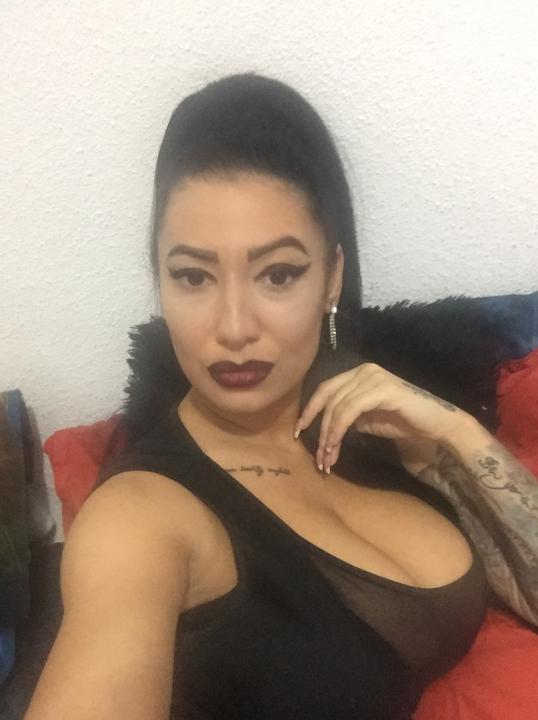 Webcam chat profile for MissAngelique: Dominatrix