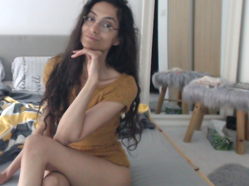 Webcam chat profile for LongSkinnyLegs: Dancing