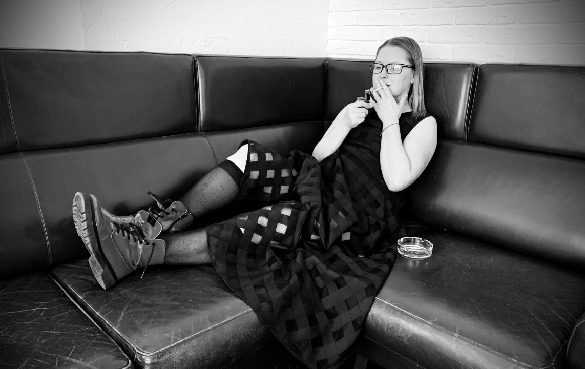 Webcam chat profile for MoranaXX: Legs, feet & shoes