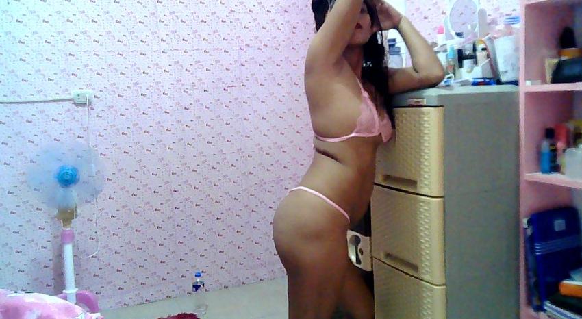 Webcam chat profile for cuttiehottie: Nipple play